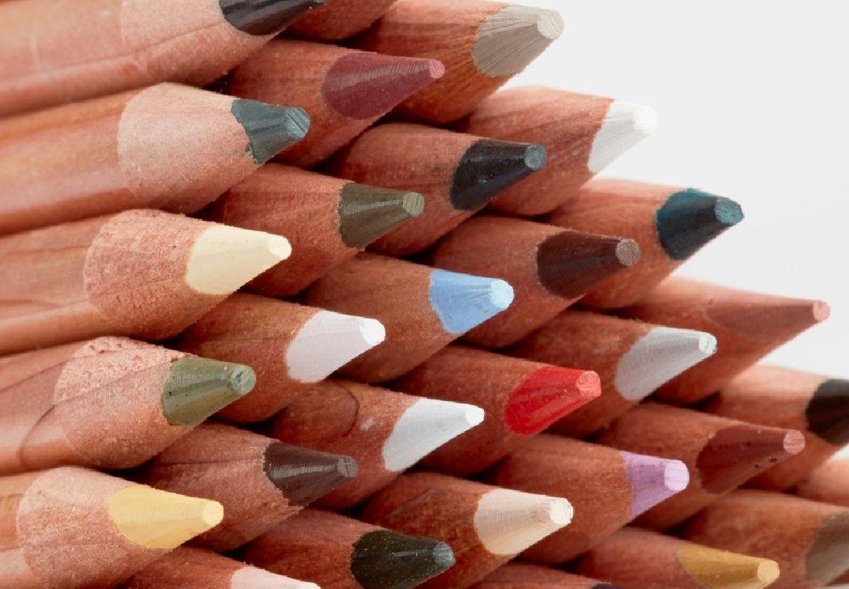 Derwent Professional 100% Lightfast Oil-based Colour Pencil Sets - Image 8